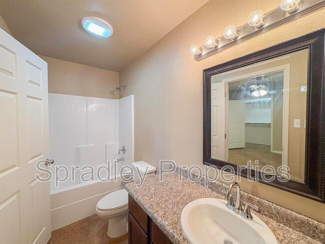 Building Photo - 1559 Kal Ct