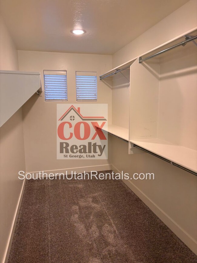 Building Photo - Wonderful Desert Canyon 4 bed | 2.5 bath |...