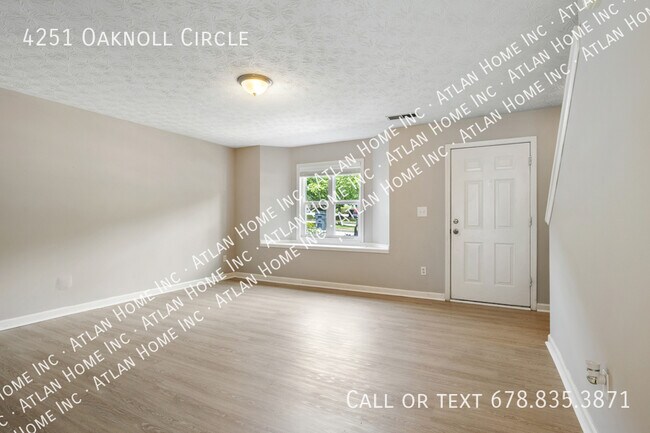 Building Photo - 4251 Oaknoll Cir