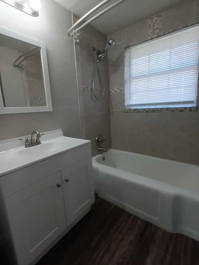 Building Photo - Cute Remodel - Midwest City Schools!