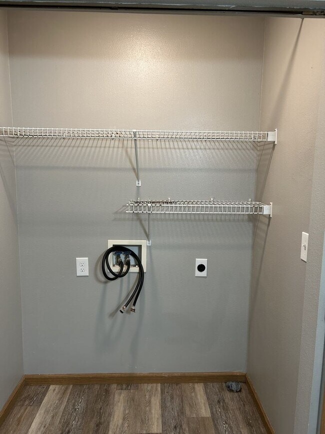 Building Photo - 812 E Jackson St