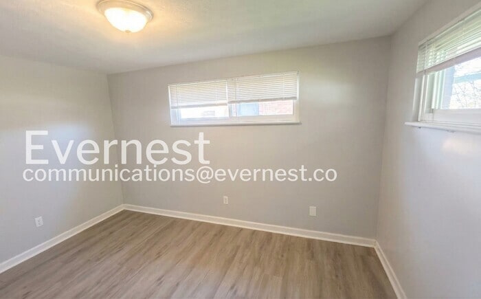 Building Photo - 1423 Marty Dr