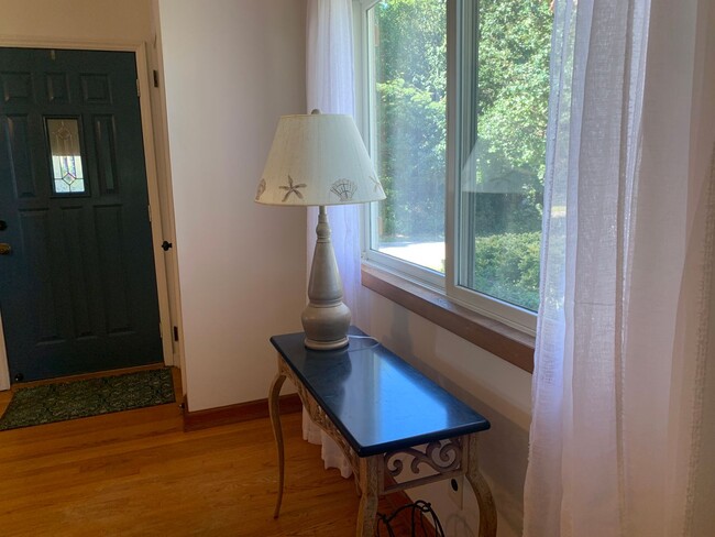 Building Photo - 3 Bedroom 2 Bath Home in Point Harbor Avai...