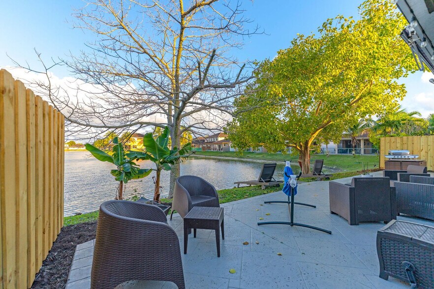 Building Photo - 1205 SW 146th Ct