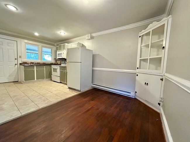 Building Photo - 2547 Pinckney Ave