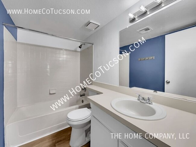 Building Photo - 3873 S Havenhurst Dr