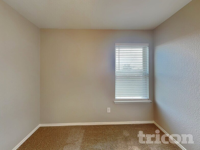 Building Photo - 851 Village Point Ln