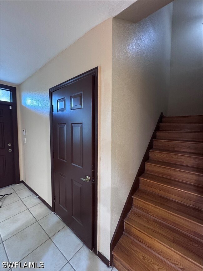 Building Photo - 7675 Meadow Lakes Dr
