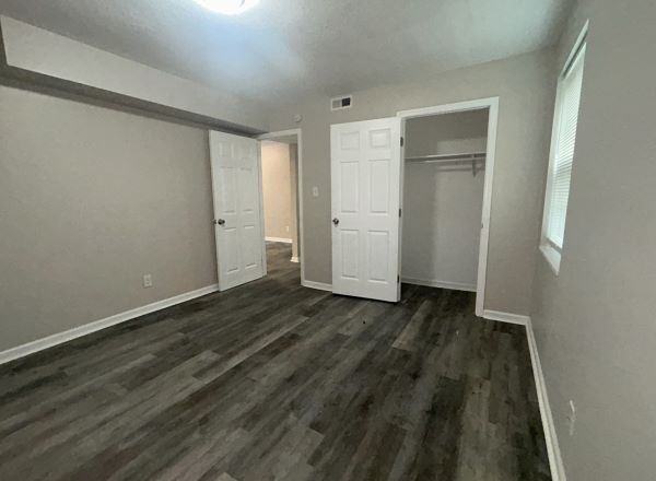 Building Photo - S. Knox 1bd/1ba- 1st floor Unit Available Now