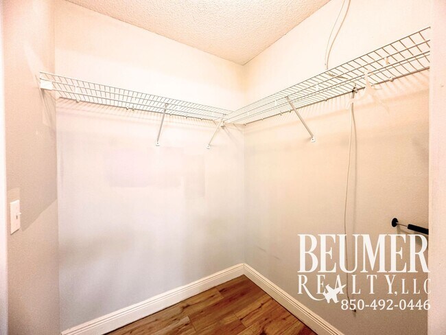 Building Photo - Now Available - 4br/2ba Home near NAS Pensacola back Gate