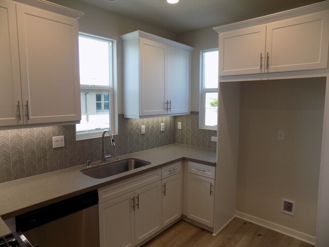 Building Photo - Beautiful 1 Bedroom 1 Bath Condo in Ranch ...