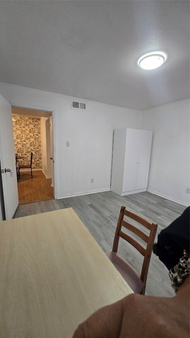 Building Photo - 8427 Hearth Dr