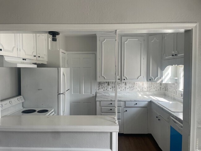 Building Photo - 1235 S Sandusky Ave