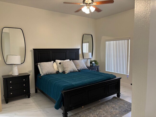 Building Photo - Furnished Scottsdale Condo w/2 car garage