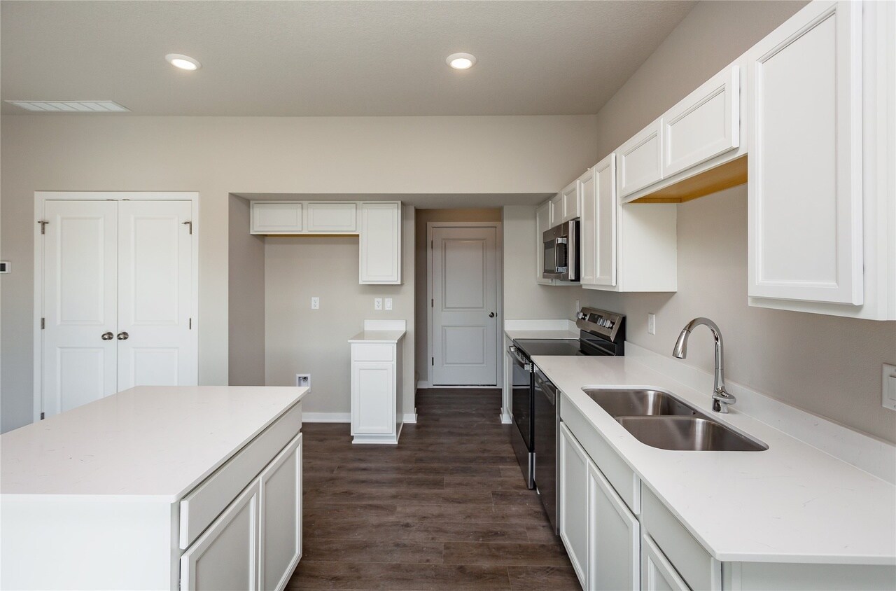 Building Photo - 6129 Tungsten Dr