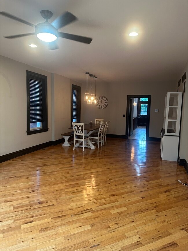 Building Photo - Wonderful 3bedroom 2 Bath Townhome In South City