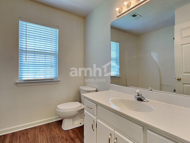 Building Photo - 212 Parrish Pl