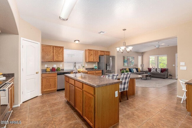 Building Photo - 632 E Mule Train Trail