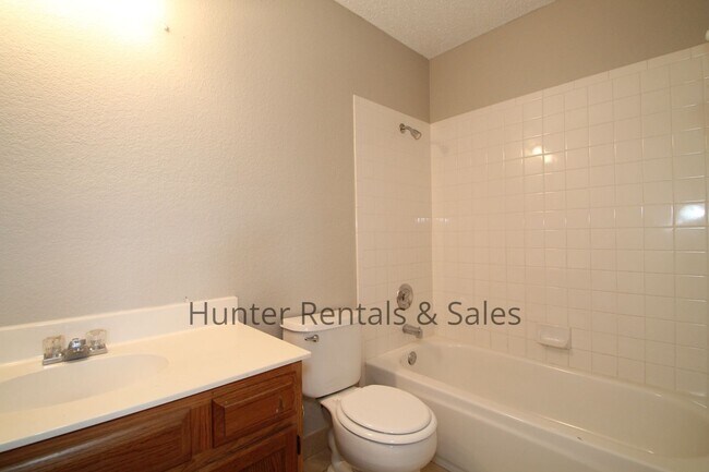 Building Photo - Exceptional!