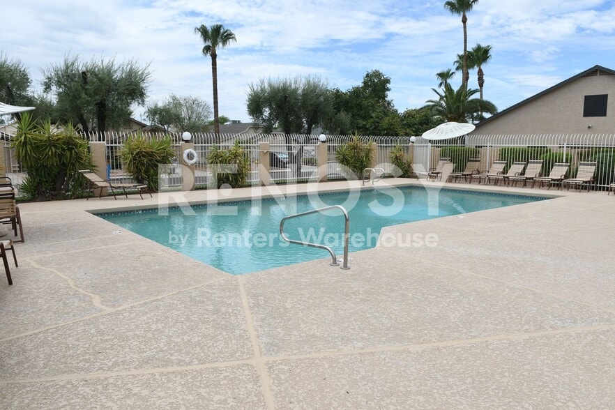 Building Photo - 3049 E Siesta Ln