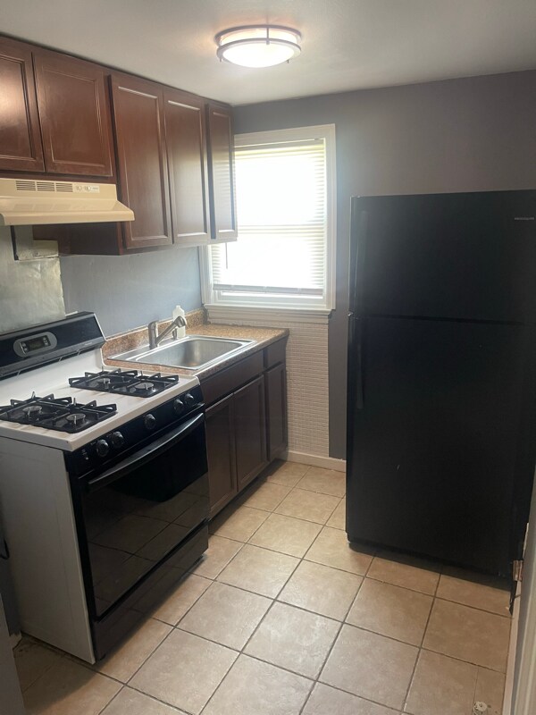 Building Photo - 4902 Camden Ave