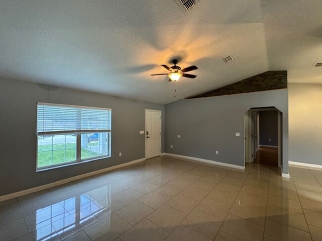 Building Photo - Beautifully Renovated Home In the Shores  3/2/2 **WON"T LAST**