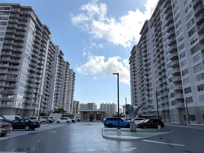 Building Photo - 18031 Biscayne Blvd