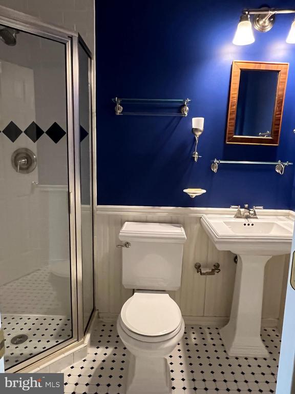 Building Photo - 2237 N Wakefield St