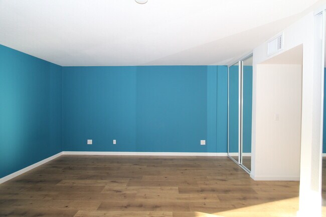 Building Photo - 5176 Makati Cir