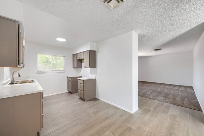 Building Photo - Don't Miss This Charming 3 bed - 2 bath Newly Renovated Home!