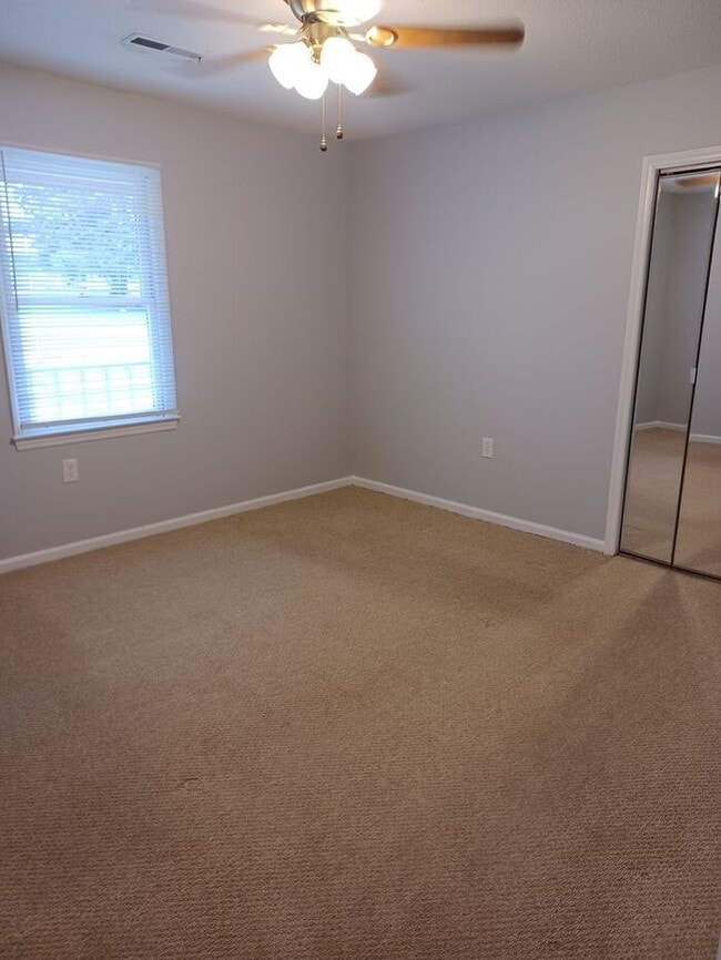 Building Photo - Available NOW 2BD/1BA in Ponderosa Village