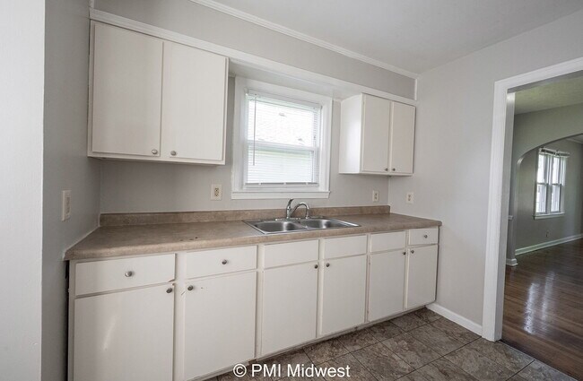 Building Photo - "Charming 2-Bed Home with Gleaming Hardwoo...
