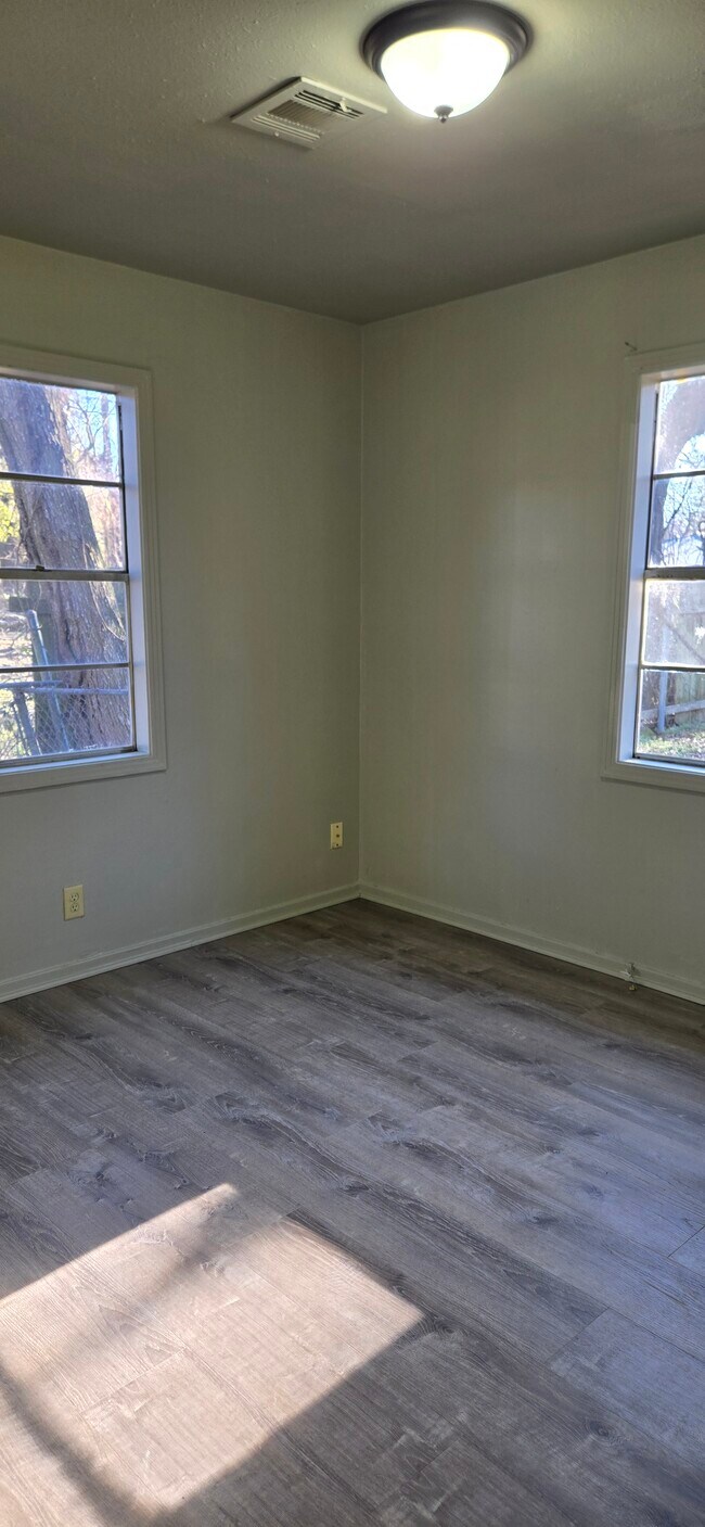 Building Photo - 1610 S 10th St