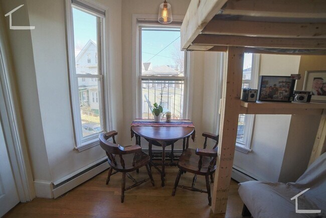 Building Photo - 26 Pinckney St