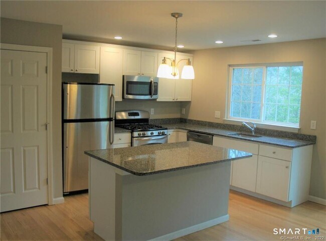 Building Photo - 16 Riverview Ct