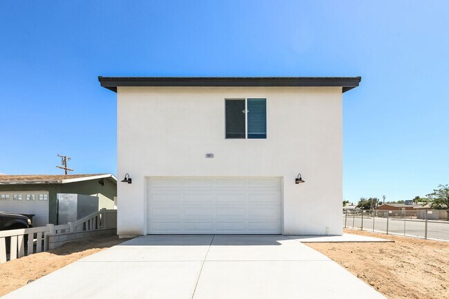 Building Photo - 16001 Live Oak St