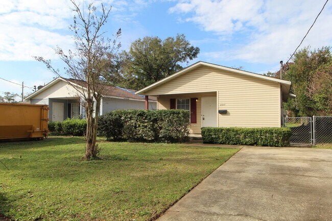 Building Photo - Updated 3BR/1BA Patio Home in Northeast Pe...