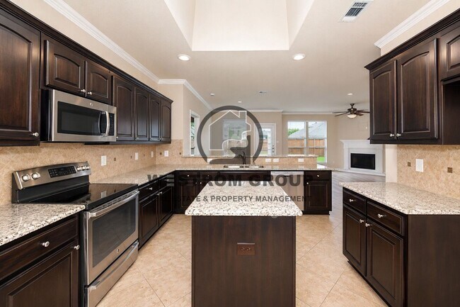 Building Photo - 3121 Hornbeam St
