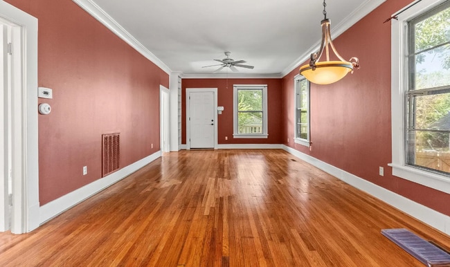 Building Photo - 4920 Lee Ave