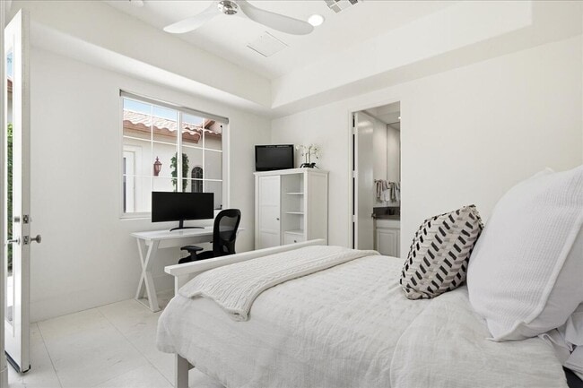 Building Photo - 78905 Mission Dr W