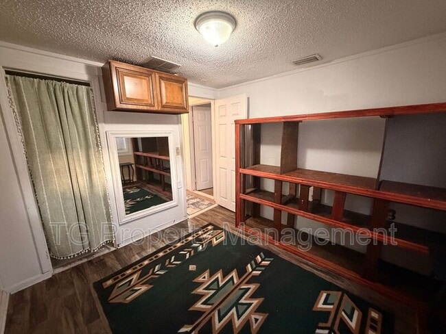 Building Photo - 10416 103rd St