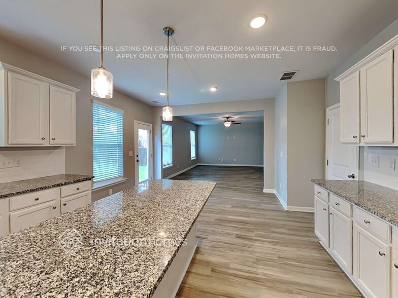 Building Photo - 112 Lantana Crossing