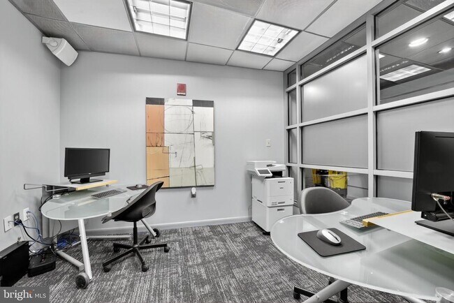 Building Photo - 1300 N St NW