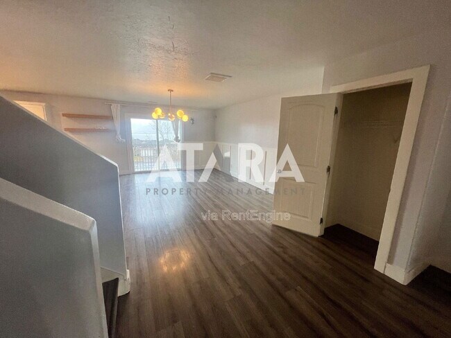 Building Photo - 258 Kestrel Dr