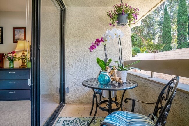 Building Photo - Malaga Cove Beauty