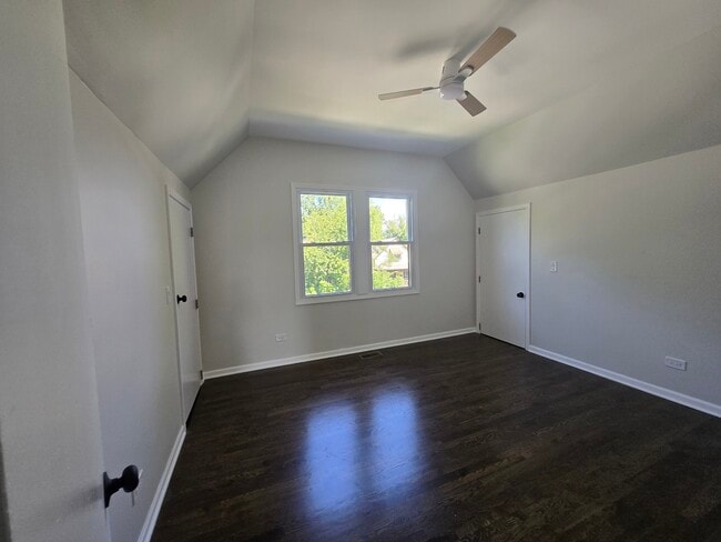 Building Photo - 429 W 102nd Pl