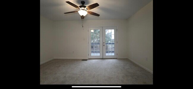 Building Photo - 619 Sandalwood Dr