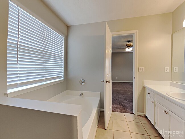 Building Photo - 102 Thornwood Dr