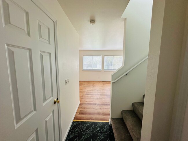 Building Photo - 3 Bed 2.5 Bath Roosevelt Area Remodeled  M...