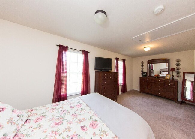 Building Photo - 2 Bedroom Townhome in Campbell County
